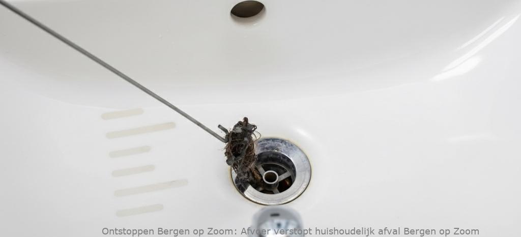 Afvoer verstopt huishoudelijk afval Bergen op Zoom