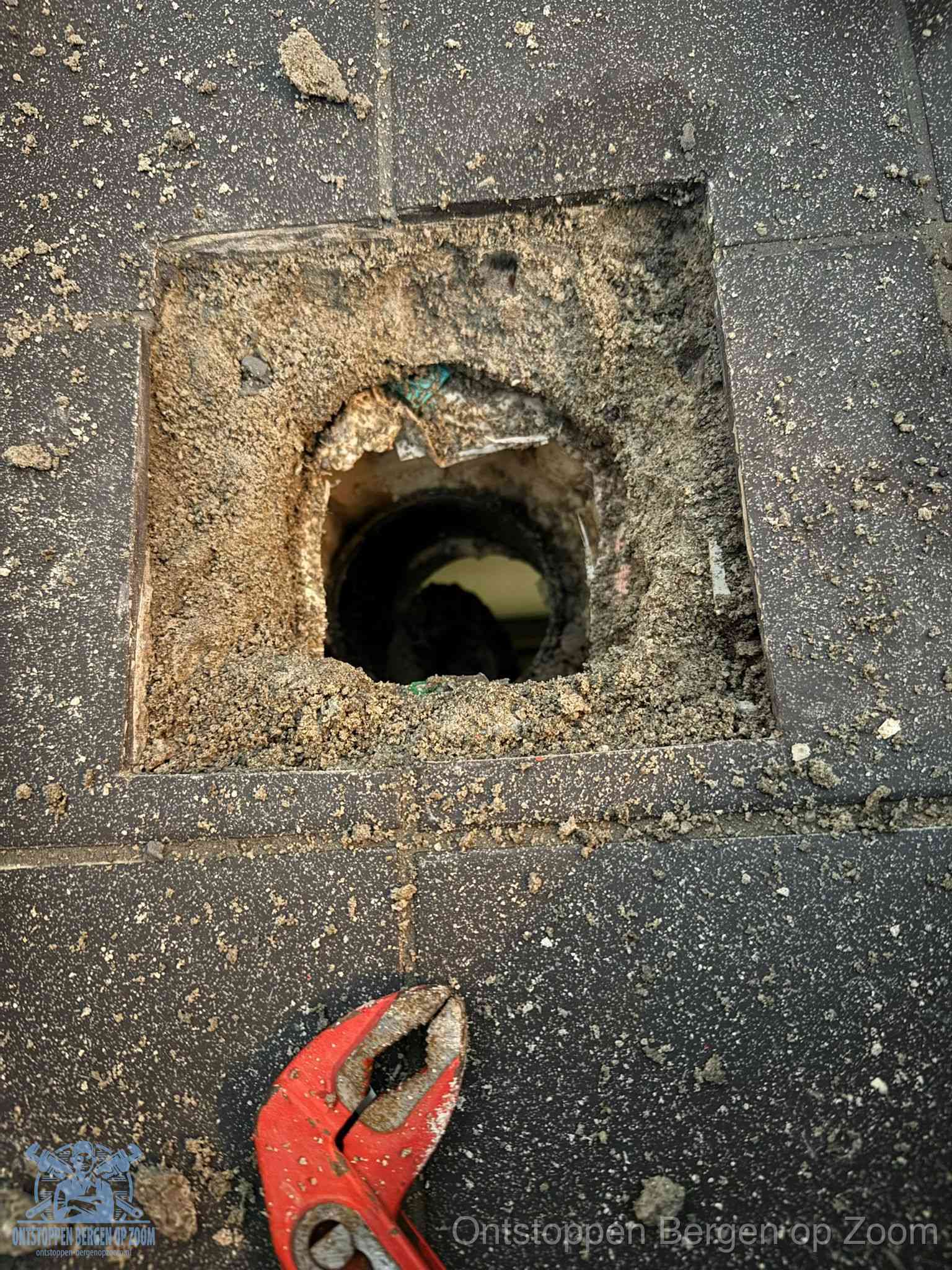 Rioolputje erfgrens eigendom in Bergen op Zoom
